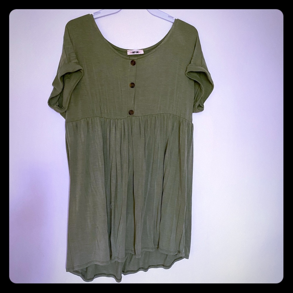 Green, rolled short sleeve tunic, 3 buttons